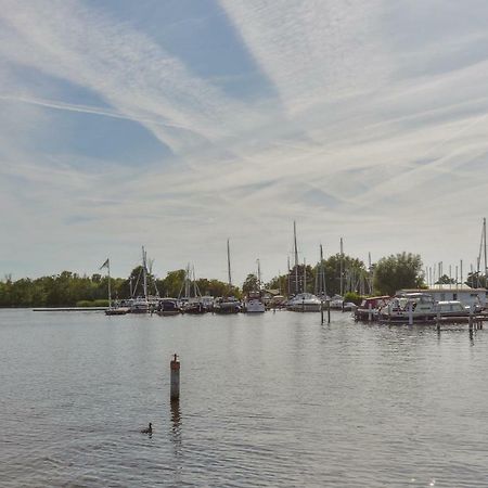 Bright And Comfortable Houseboat Aalsmeer Exteriör bild