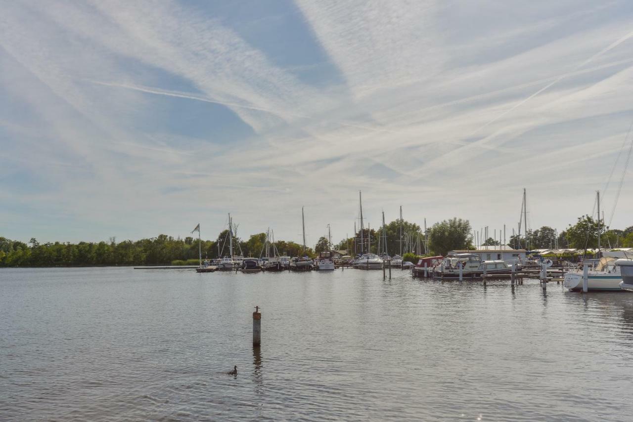 Bright And Comfortable Houseboat Aalsmeer Exteriör bild